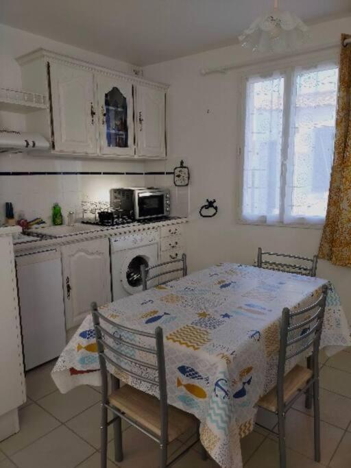 Maison Au Coeur De Saint-Gilles L'Inattendue Buitenkant foto